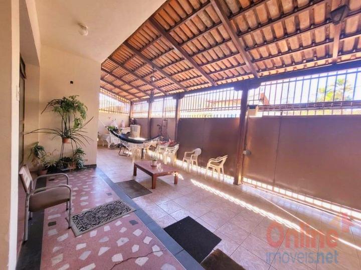 Casa à venda com 3 quartos, 360m² - Foto 2