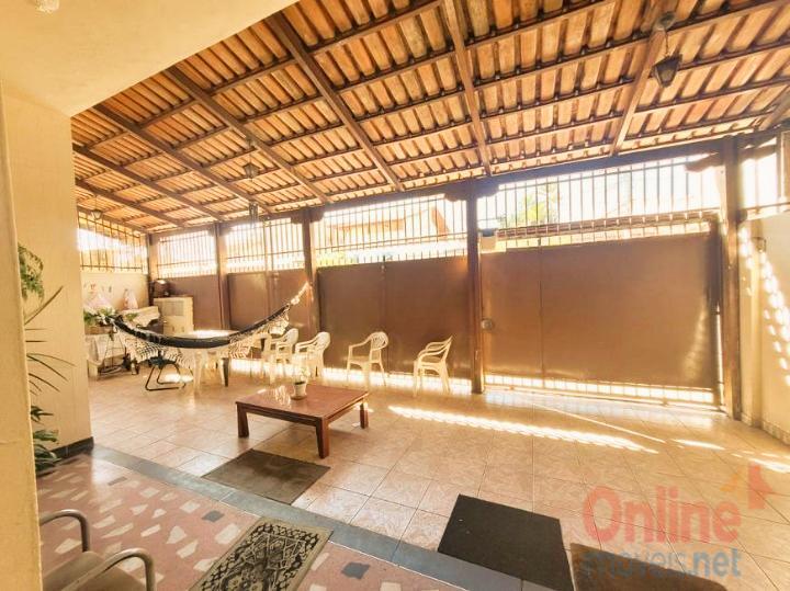 Casa à venda com 3 quartos, 360m² - Foto 1