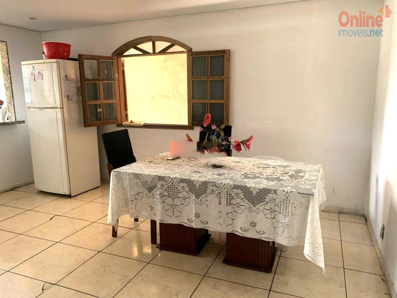 Casa à venda com 4 quartos, 180m² - Foto 2