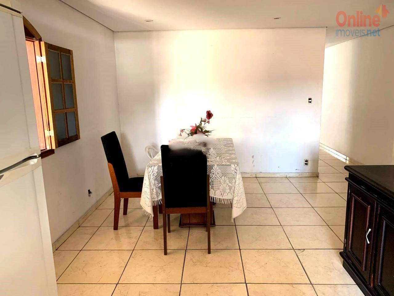 Casa à venda com 4 quartos, 180m² - Foto 3