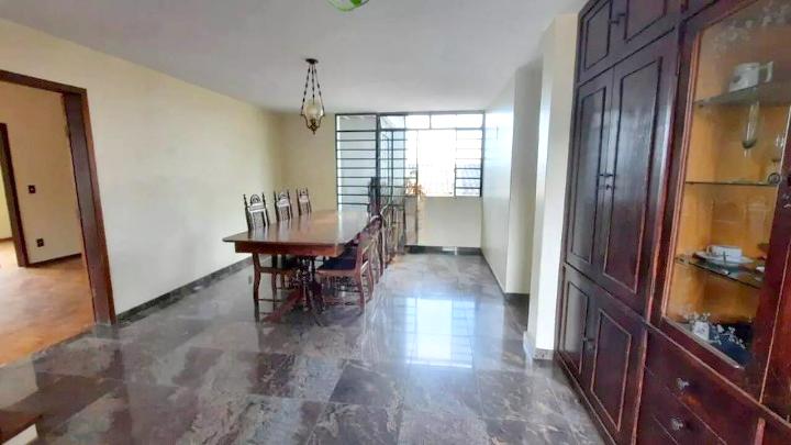 Casa à venda com 4 quartos, 216m² - Foto 2